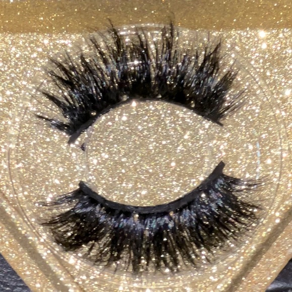 Quality Handmade Lashes - Picture 1 of 2